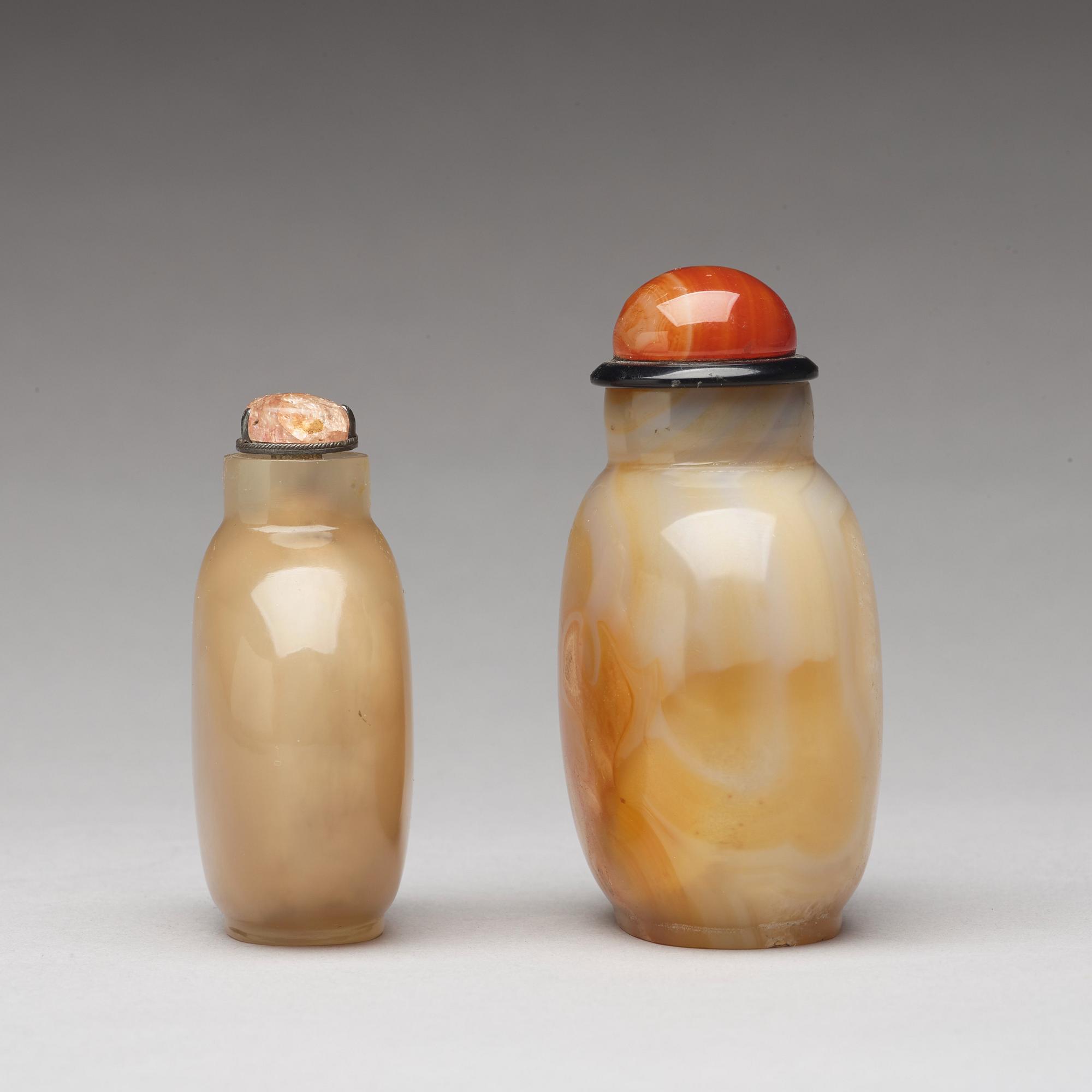 Two Chinese agathe snuff bottles.