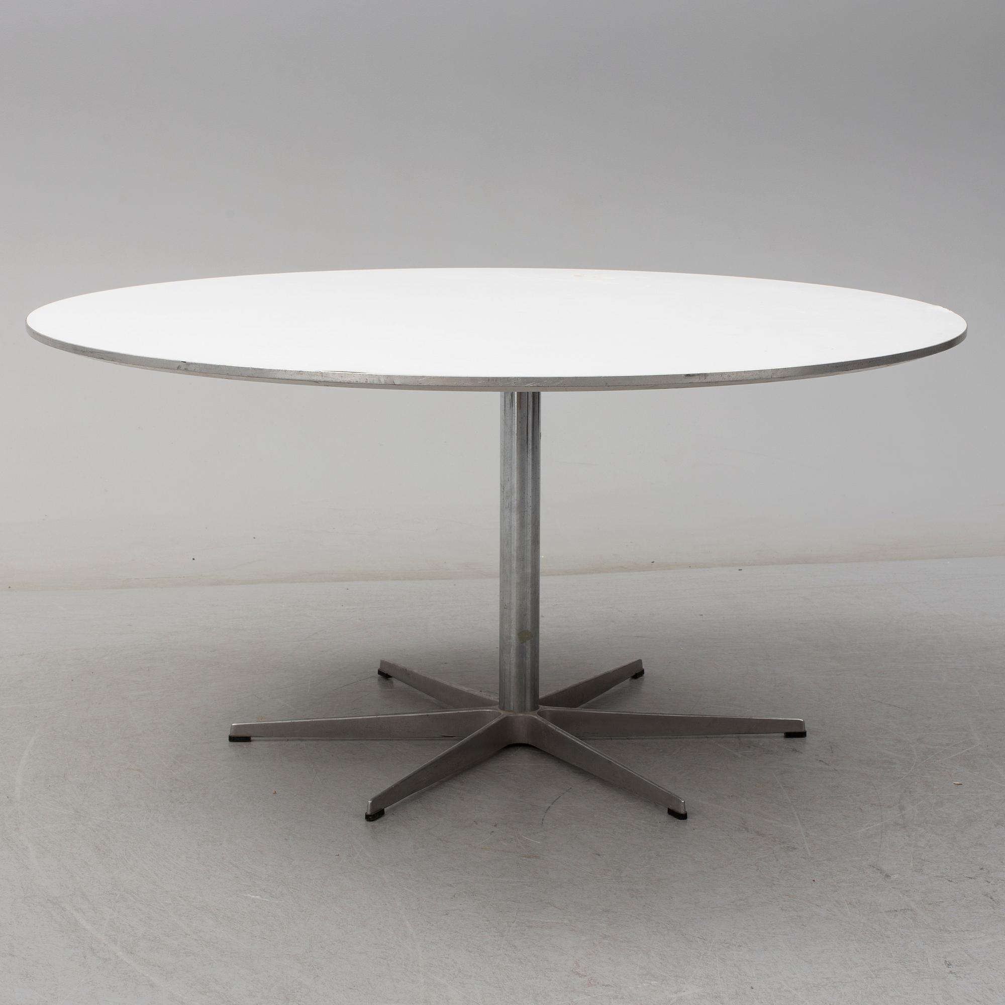 ARNE JACOBSEN, bord, för Fritz Hansen Danmark 1900-talets senare del.