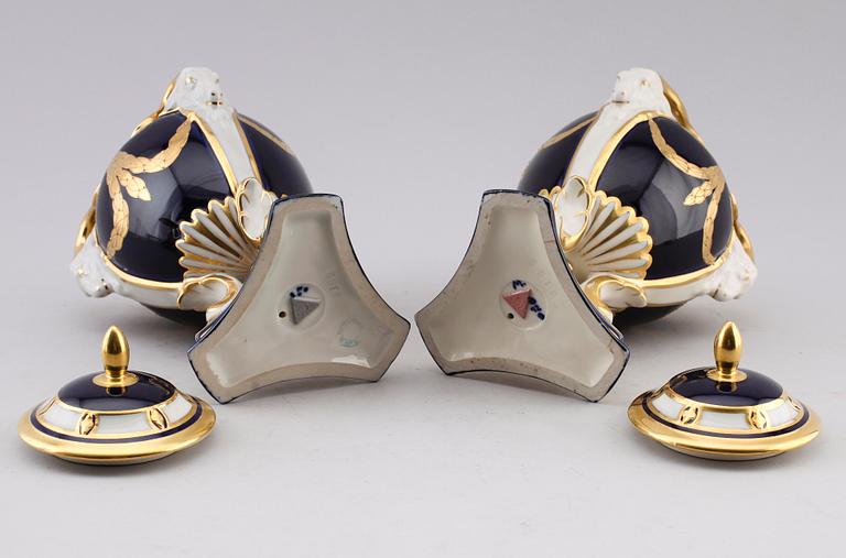 LOCKURNOR, 2 st, porslin, Royal Dux, 1900-talets mitt.