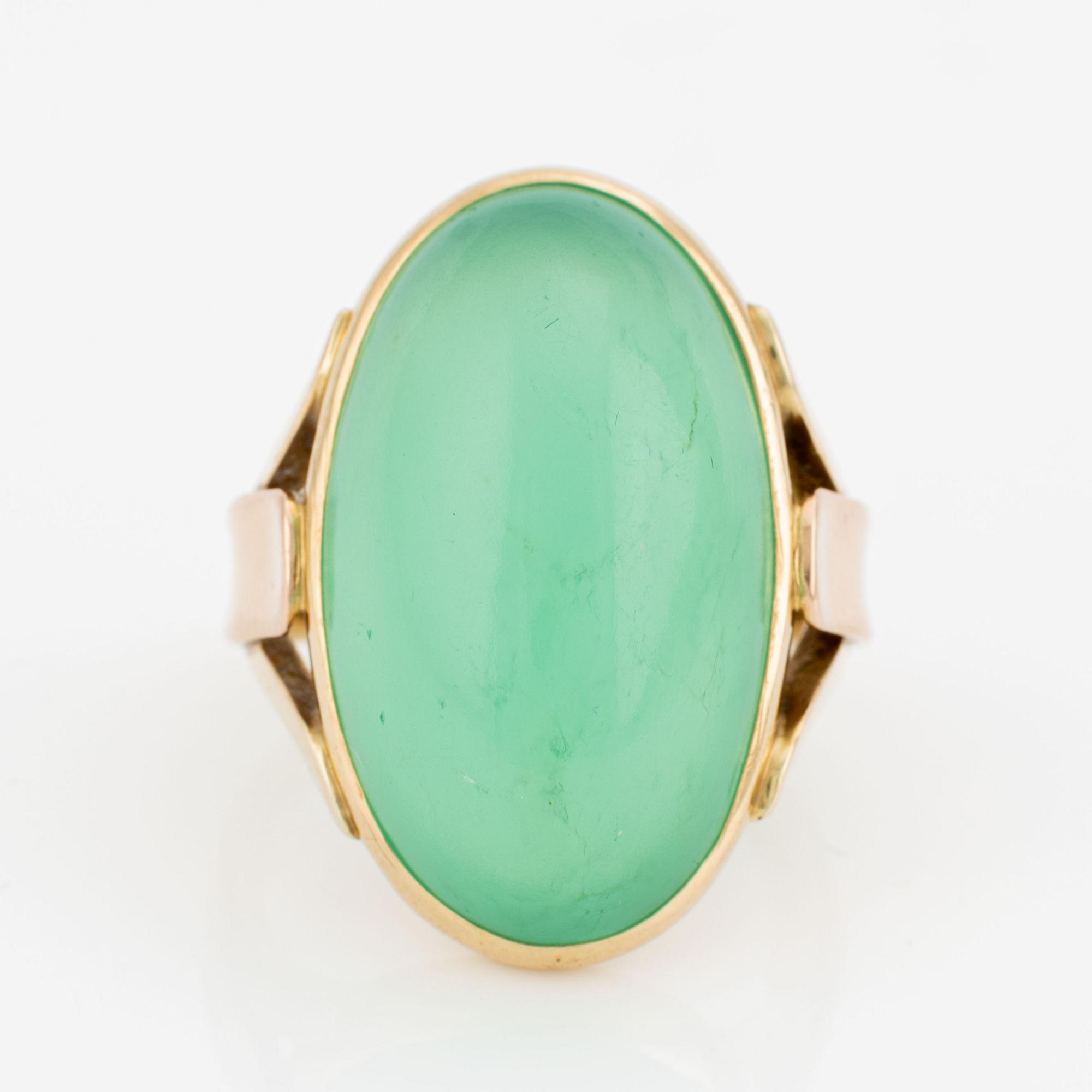 Ring, W.A Bolin, 18K gold with oval cabochon-cut chrysoprase.