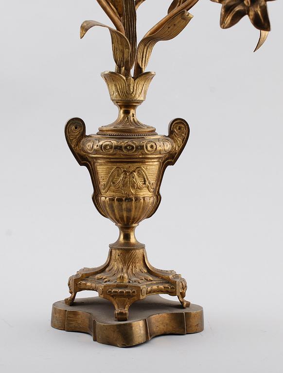 KANDELABRAR, 1 par, brons och mässing, Frankrike, 1800-tal.