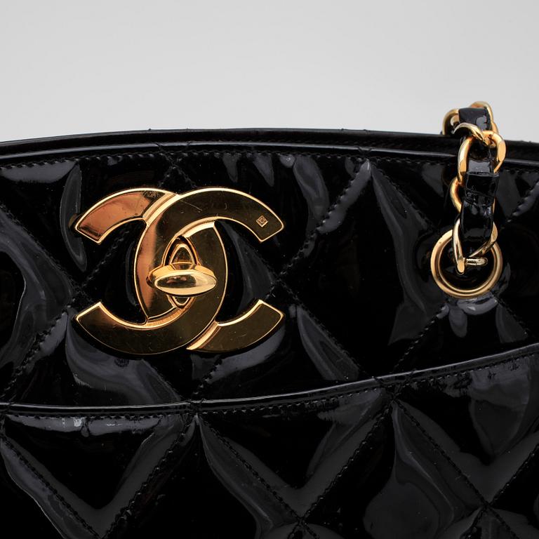 CHANEL, a black quilt leather shoulder bag, 1980's.