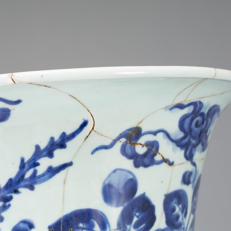 VAS, porslin. Japan, Genroku, omkring 1700.