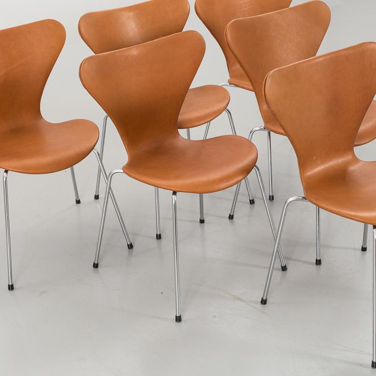 A SET OF 6 ARNE JACOBSEN "SERIES 7" CHAIRS, Fritz Hansen.