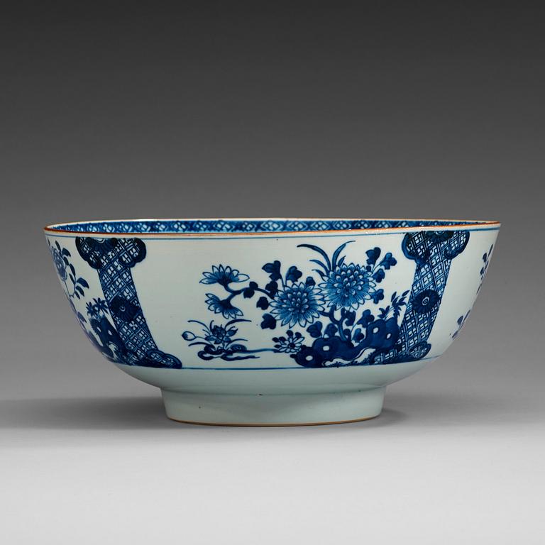 A blue and white punch bowl, Qing dynasty, Qianlong (1736-95).