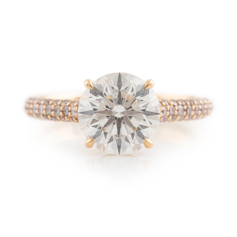 Round 2.20 ct brilliant cut diamond ring.