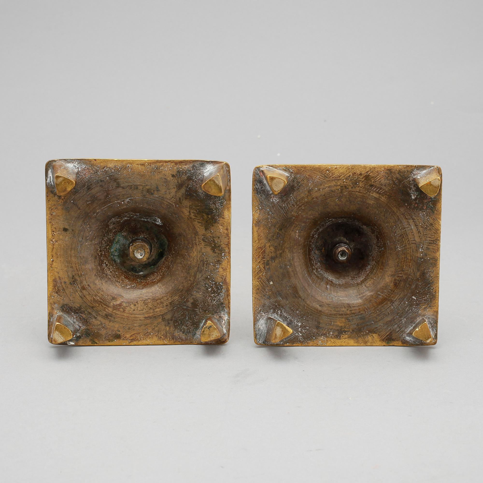 LJUSSTAKAR, ett par, mässing, 1700-tal.