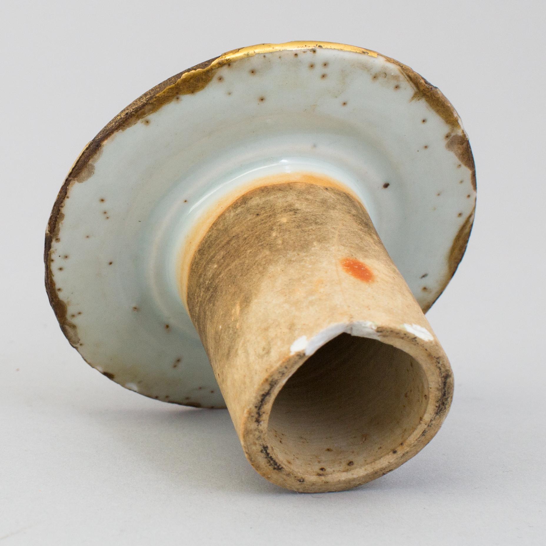 A chinese famille rose medallion and underglazed blue and white vase with cover. Qing dynasty, late 19th century.