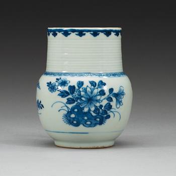 A blue and white can, Qing dynasty Kangxi (1662-1722).