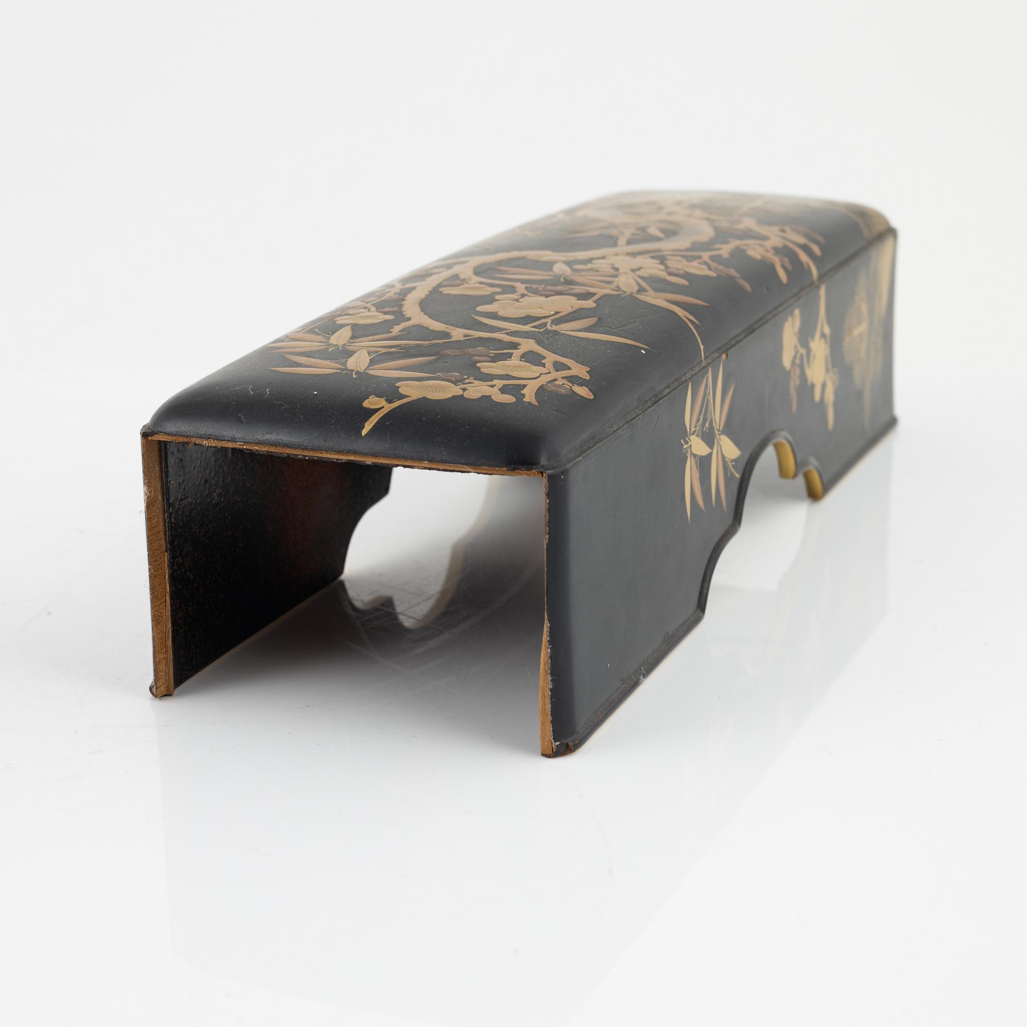 A Japanese lacquer box with cover, circa 1900.