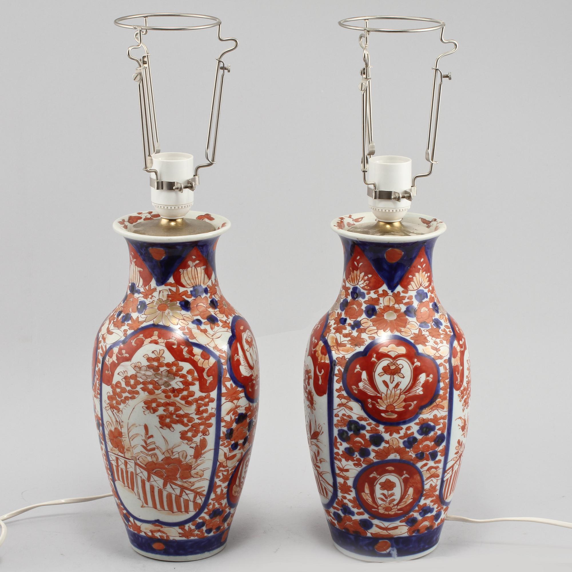 BORDSLAMPOR, ett par, porslin, Kina, 1900-tals första hälft.