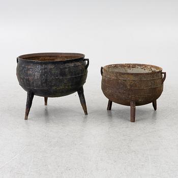 Two pots, 19th century.