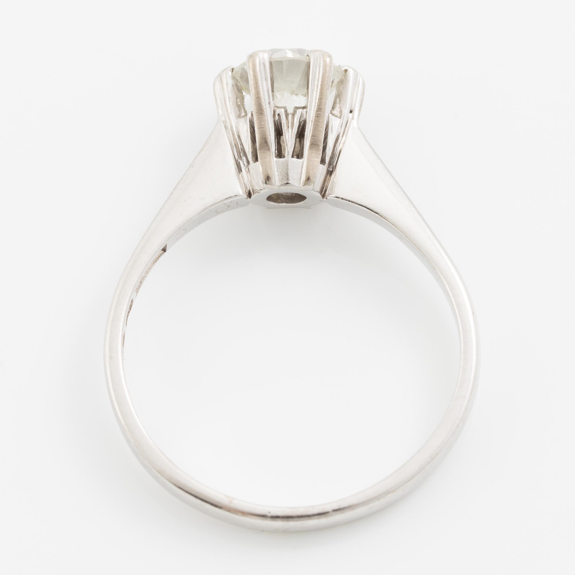 Ring in 18K white gold set with a brilliant-cut diamond weighing 1.07 ct.