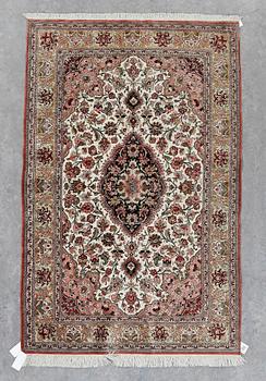 MATTA, sannolikt Kashmir, silke, ca 167x109 cm.