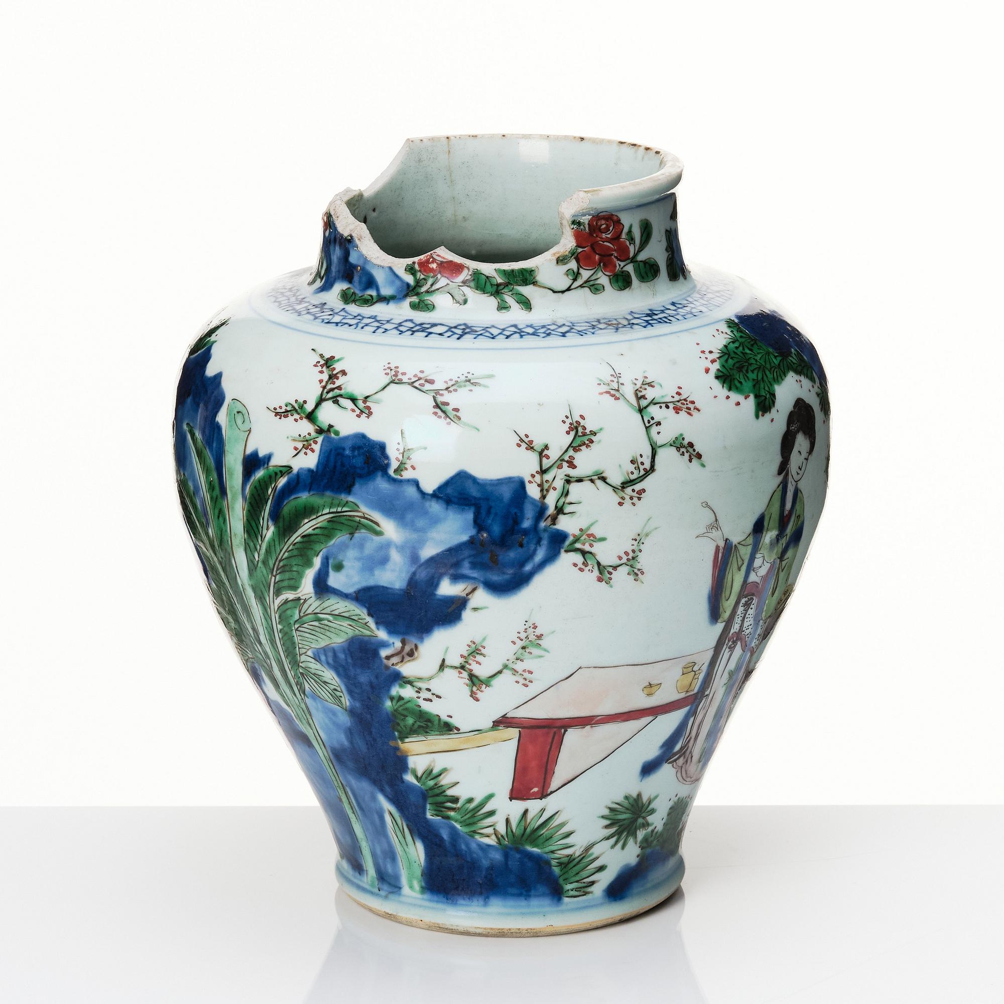 A Chinese Transitional wucai jar, 17th century.