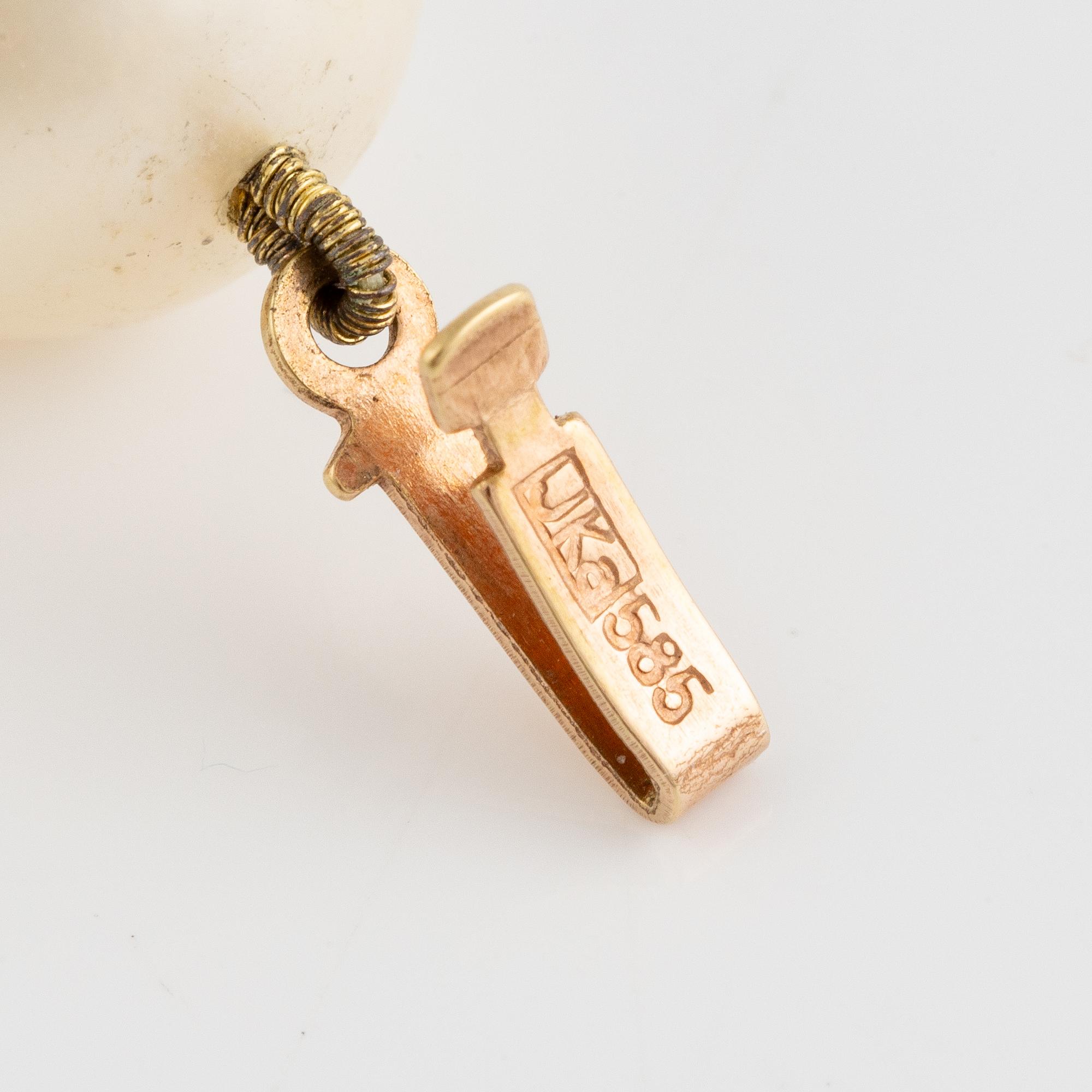 Necklace, cultured freshwater pearls, clasp 14K gold.