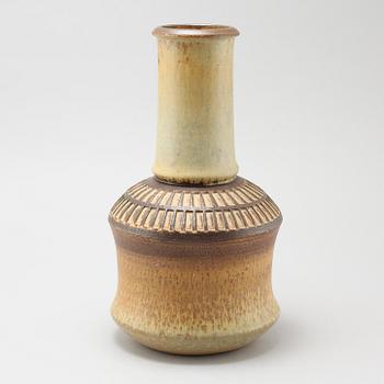 A stoneware vase by Joseph Simon, Denmark, from the latter haf of the 20th century.