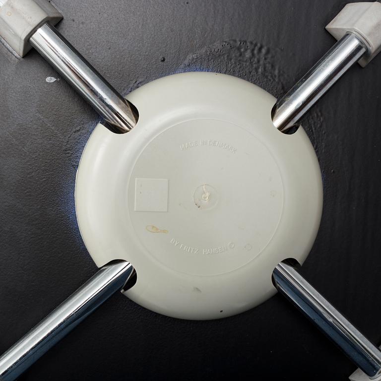 ARNE JACOBSSON, stolar, 7 st, "Sjuan", Fritz Hansen, 1900-talets slut.