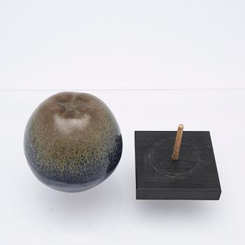 Ulla & Gustaf Kraitz, Apple.