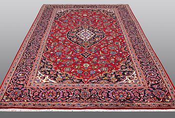 A CARPET, Kashan, ca 318 x 200 cm.