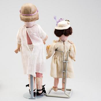 Five 20th century dolls, one Revalo.