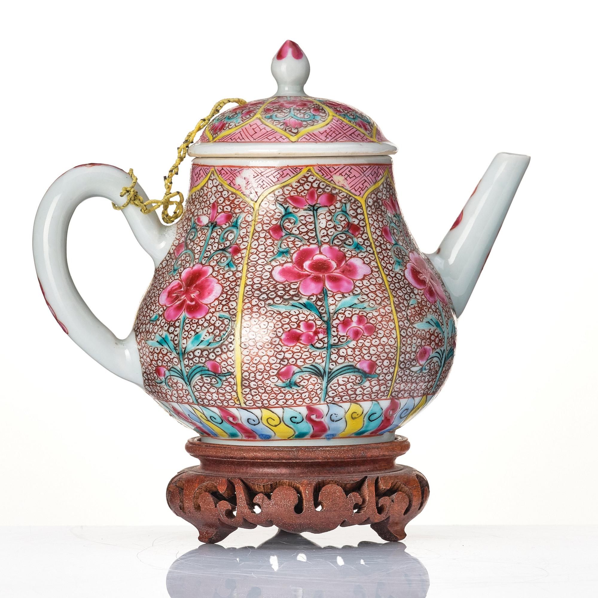 A famille rose tea pot with cover, Qing dynasty, Yongzheng (1723-35).