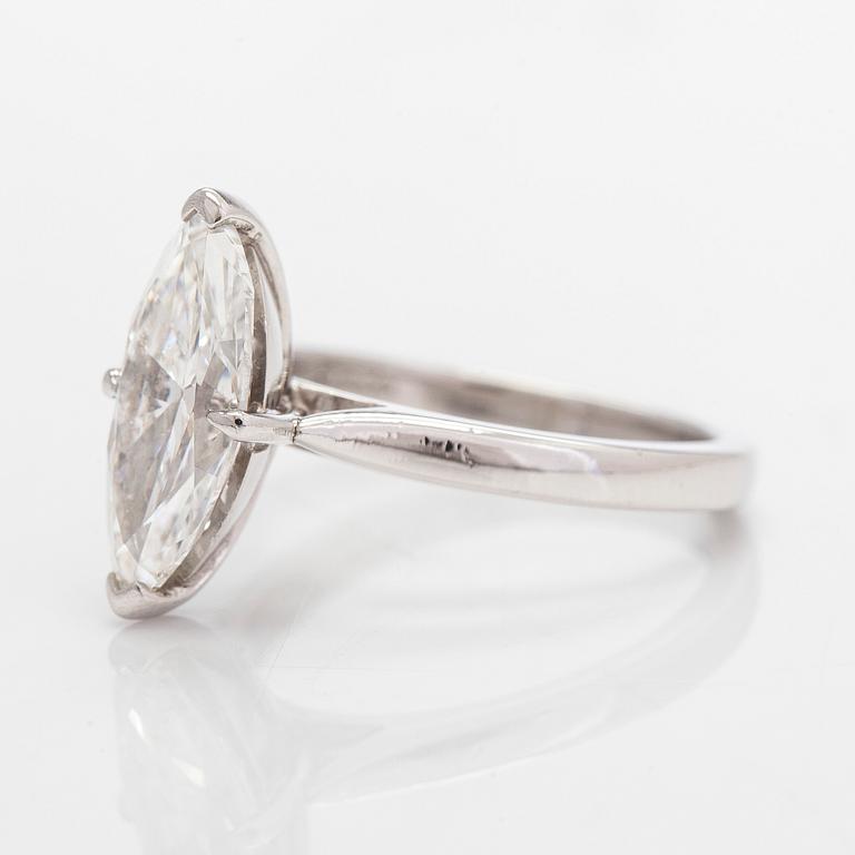 Ring, platina med markisslipad diamant ca 1.84 ct.