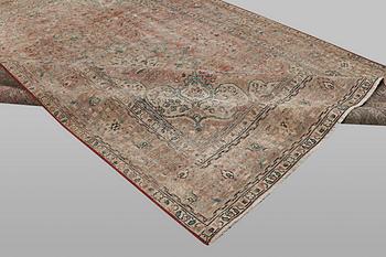 A carpet, Persian, Vintage Design, ca 268 x 179 cm.