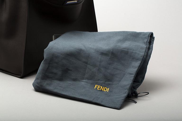 VÄSKA, "Peekaboo Bag Large", Fendi.