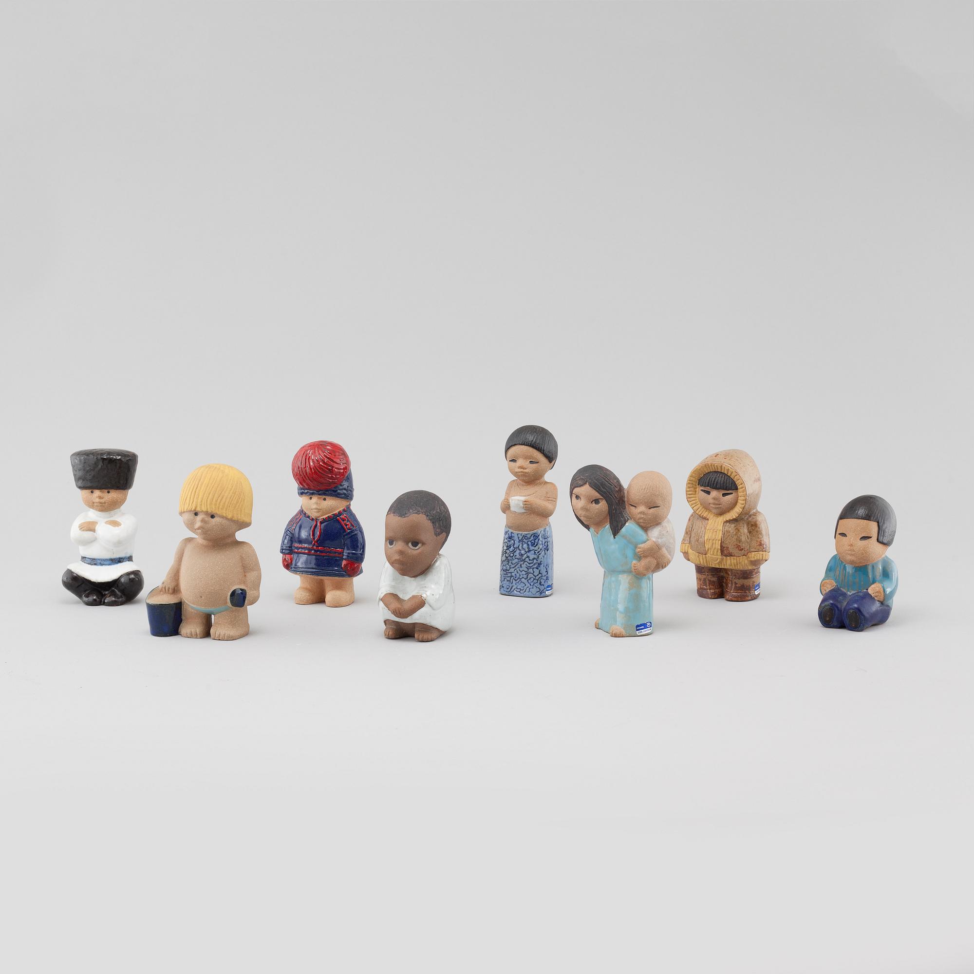 LISA LARSON, figuriner, stengods, 8 st, "All världens barn", Gustavsberg.