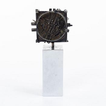 Arnaldo Pomodoro, "Piccola scultura".