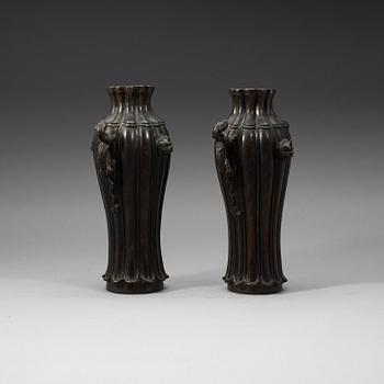 A pair of bronze vases, Qing dynasty, 19th Century.