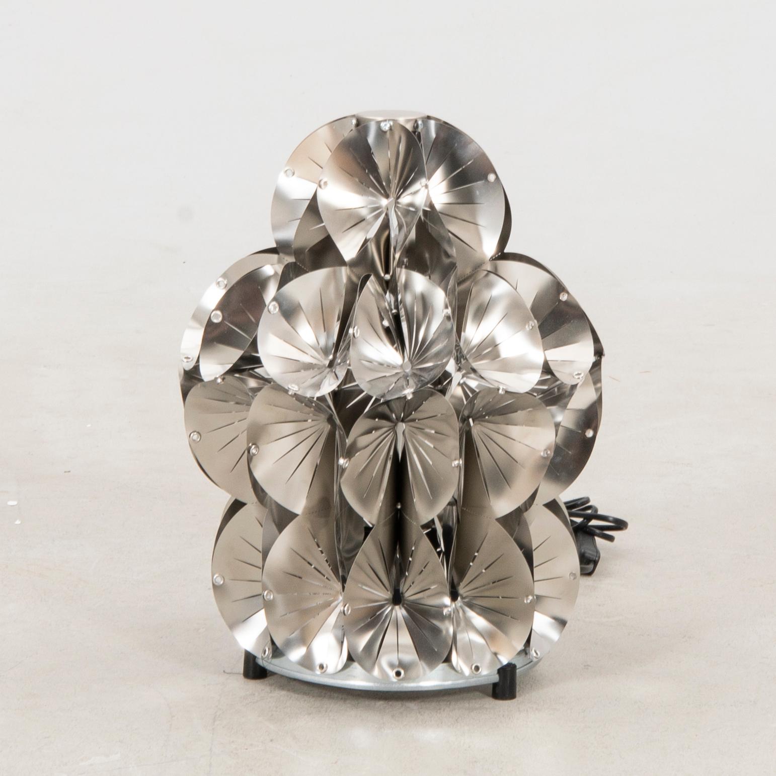 Lisa Hilland, bordslampa ur serien Glamrocks 2023.