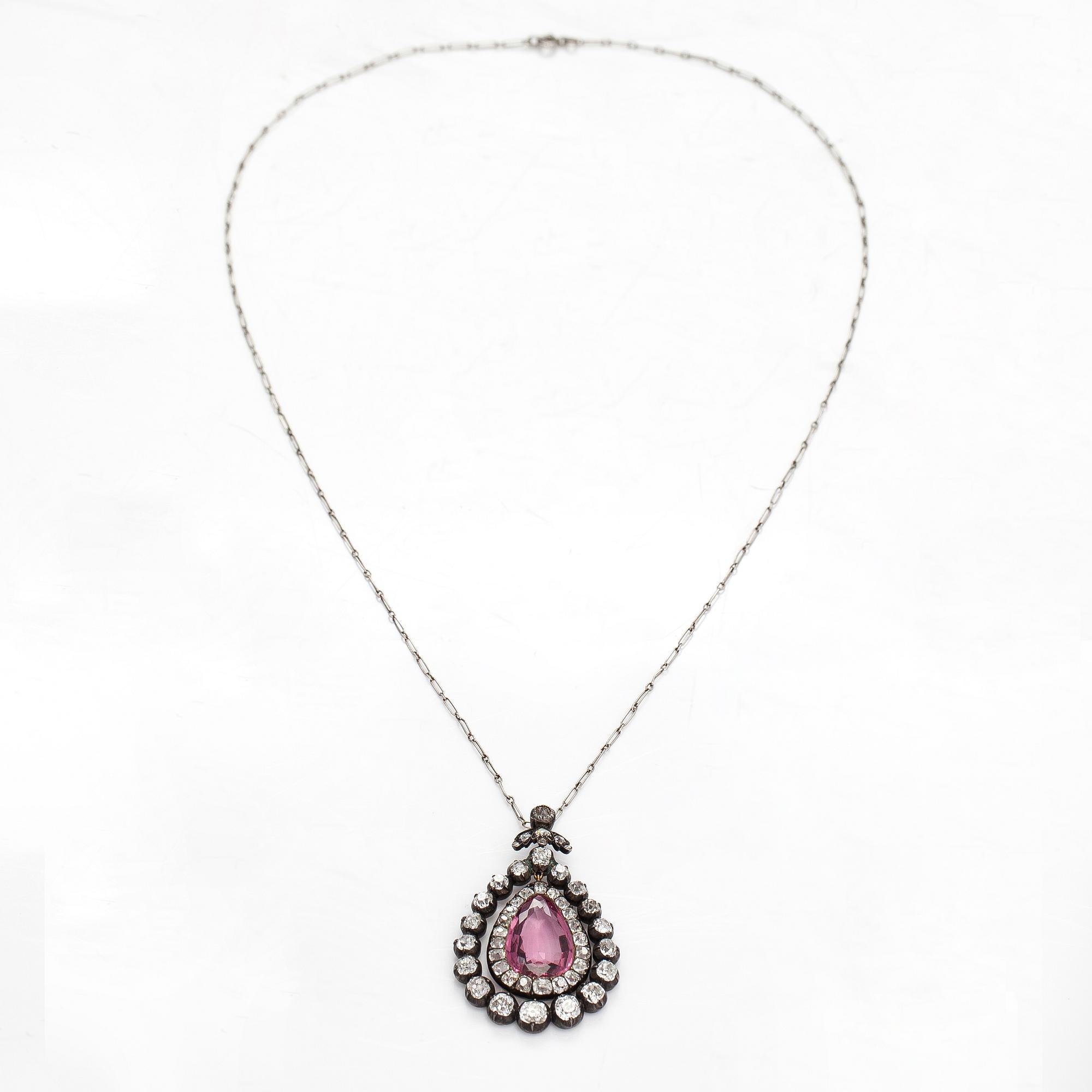 A silver necklace with a synthetic spinel and diamonds ca. 3.00 ct in total. Late 19th century.