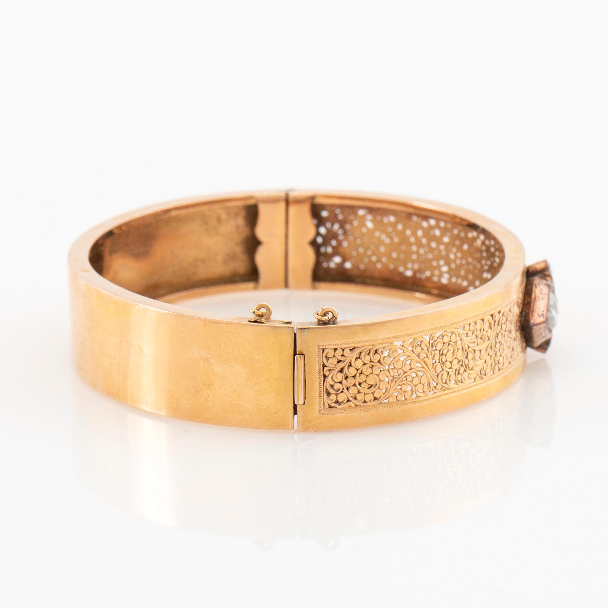 Bracelet 18k gold with rose-cut diamonds.