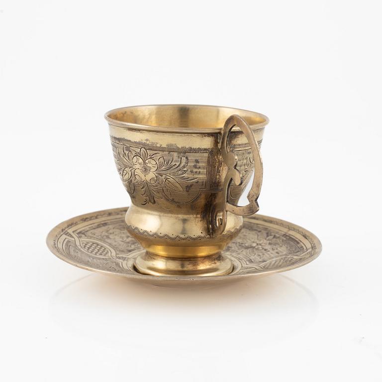 Kopp med fat, förgyllt silver, Moskva 1869.