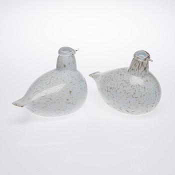 FIGURIINEJA, 2 kpl, lasia, signeerattu O. Toikka, Nuutajärvi, Finland.