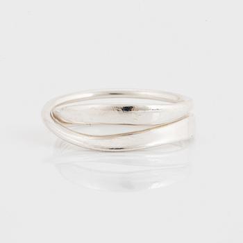VIVIANNA TORUN BÜLOW-HÜBE, för Georg Jensen, ring Möbius, nr 369. Silver.