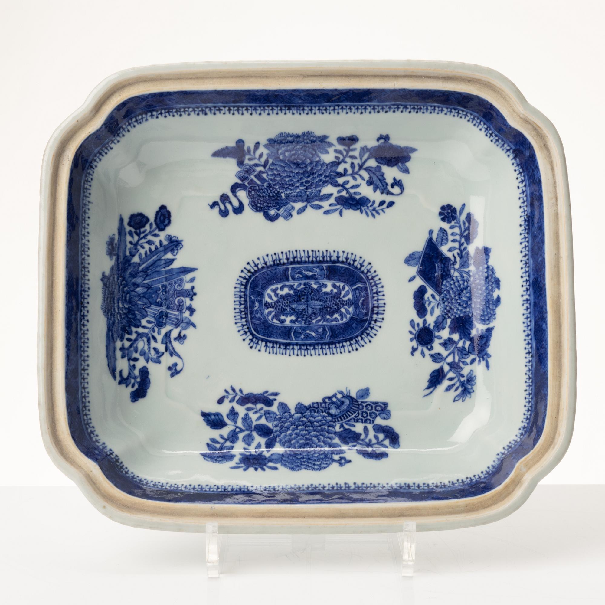 Karott med lock, porslin. Qingdynastin, Jiaqing (1796-1820).