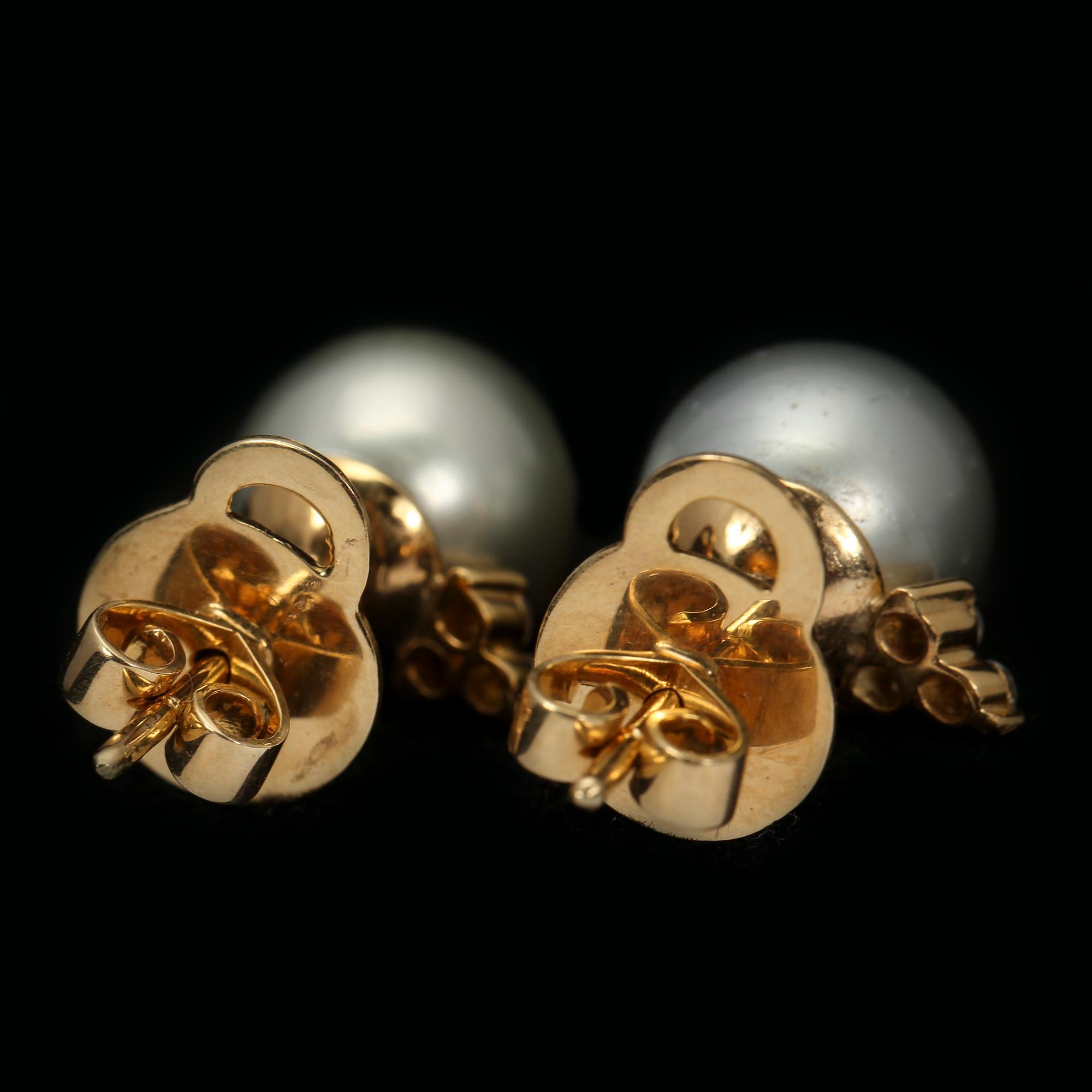 ÖRHÄNGEN, ett par, 14K guld, south sea pärlor, briljantslipade diamanter. Vikt ca 9 g.
