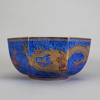 SKÅL I PORSLIN, lustreware från Wedgwood 1900-tal.