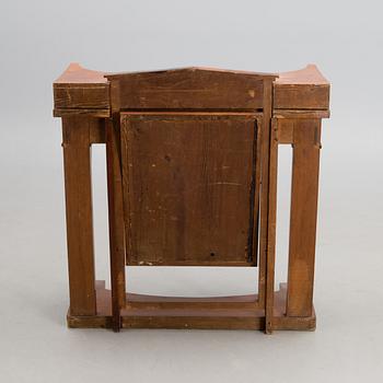 A 1820-1840s dressing table.