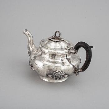 A Russian 19th century parcel-gilt silver tea-pot, mark of Carl Siewers, St. Petersburg 1860.