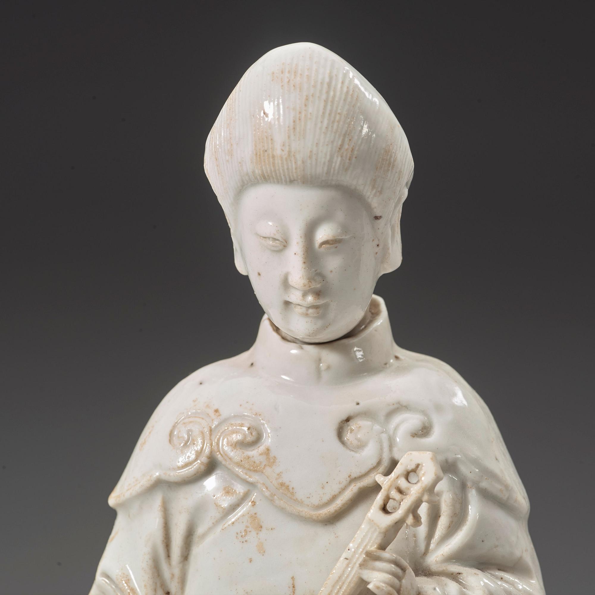 FIGURIN, blanc de chine. Qingdynastin, Kangxi ca 1690.