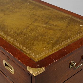 SKRIVBORD, Engelsk stil, 1900-talets andra hälft.