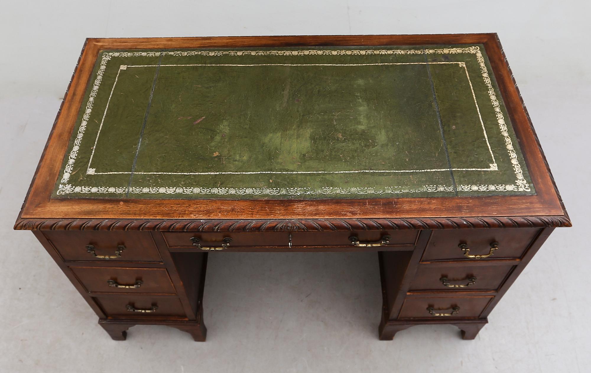 SKRIVBORD, England, 1900-talets andra hälft.