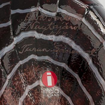 Oiva Toikka, lasilintu, signeerattu Oiva Toikka Nuutajärvi Notsjö Turun Sanomat.