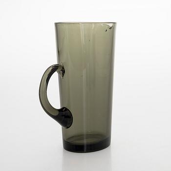 Kaj Franck, Drinking glasses, 18 pcs, 1725, "Trumpetti", and a jug, model 5605. Nuutajärvi Notsjö, Finland. 1960s.