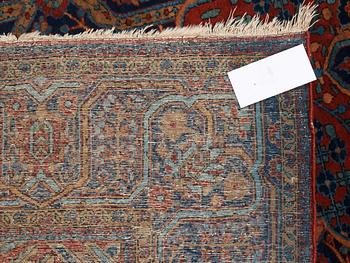 SEMI-ANTIQUE KASHAN A SO CALLED MOTACHEM. 201,5 x 134 cm.