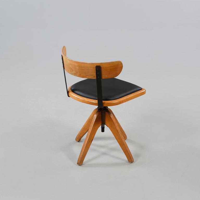 SKRIVBORDSSTOL, 1900-talets andra kvartal.